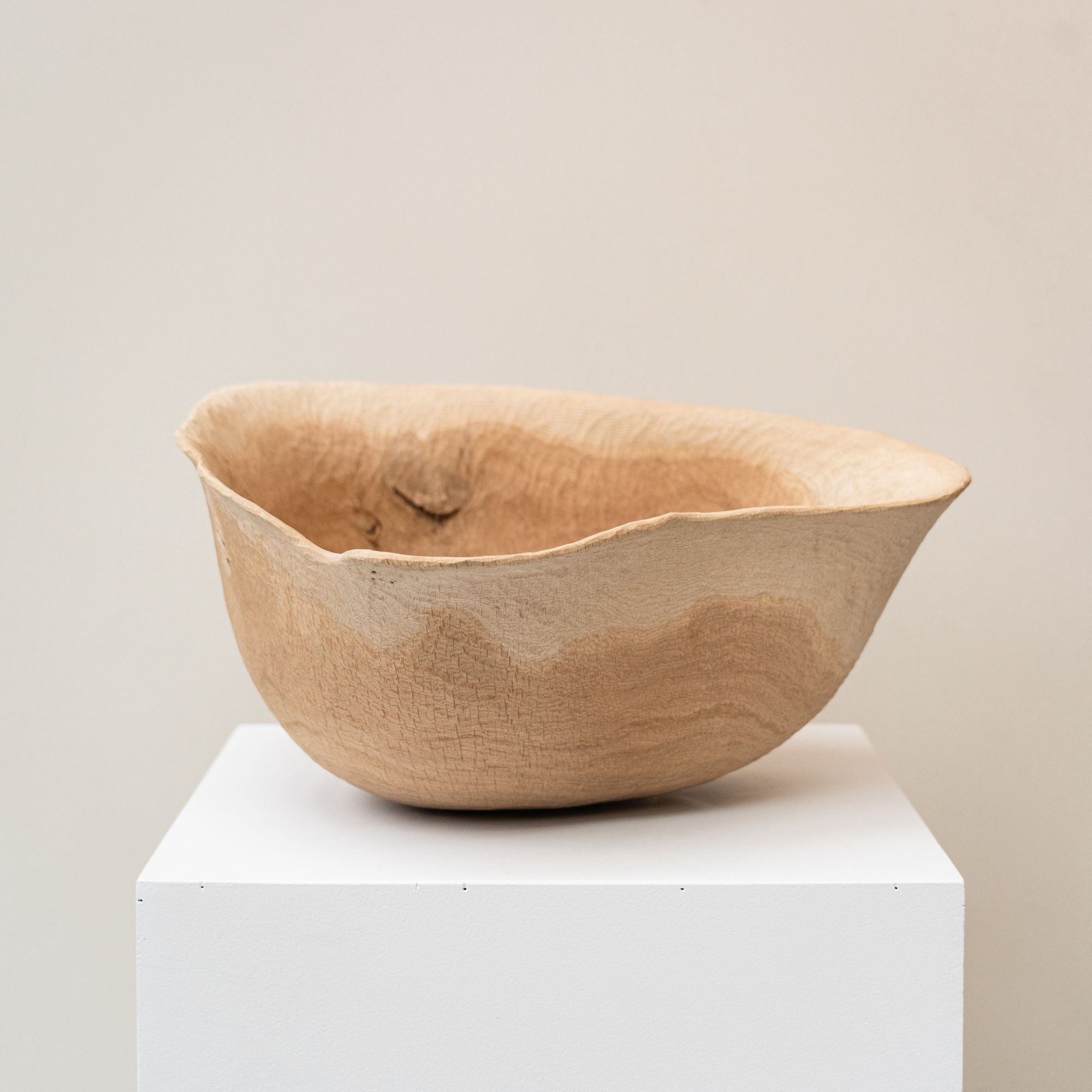 Bol en chêne #2, sculpture par Jamie Gaunt