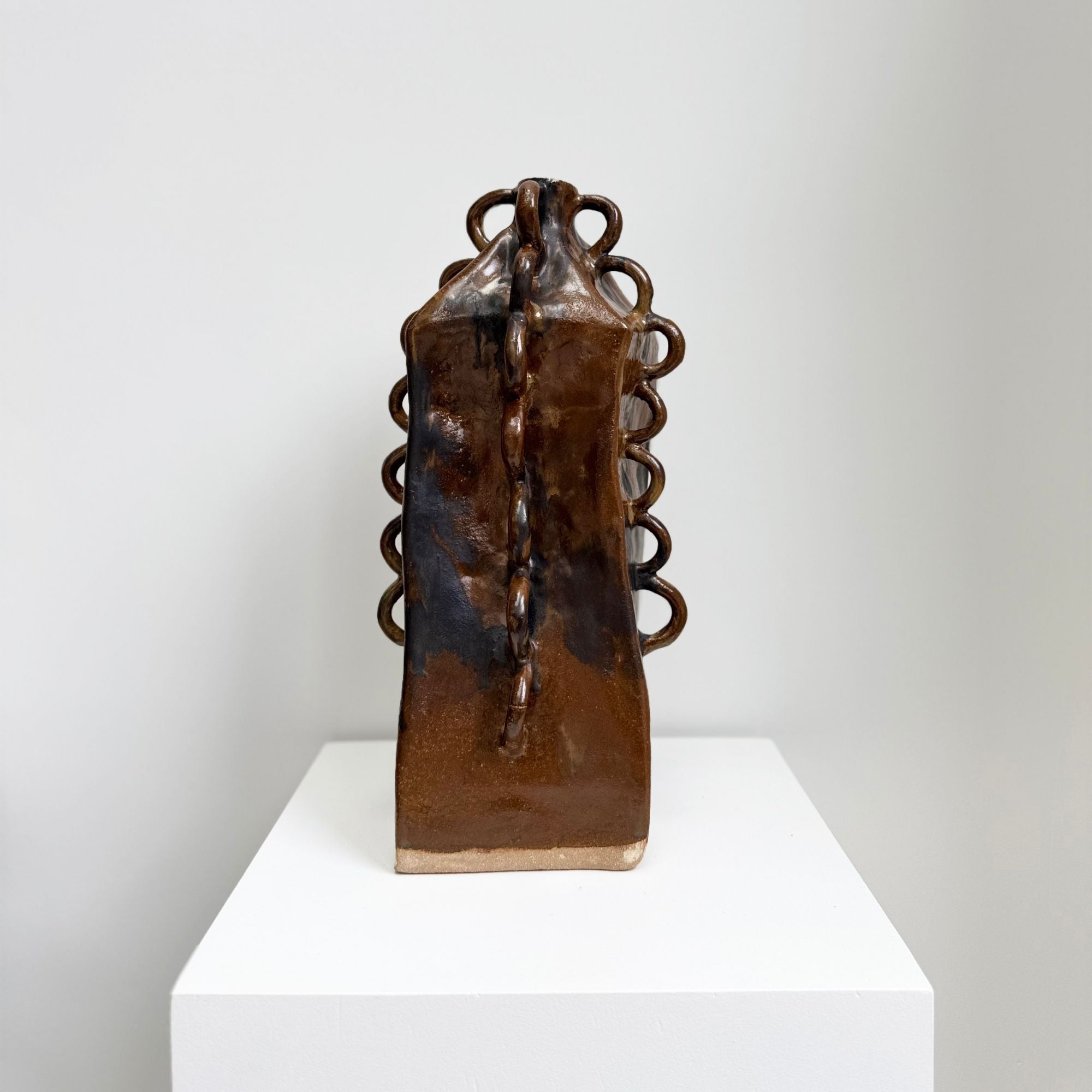 Pascale-Zintzen-bottle-with-handles-bouteille