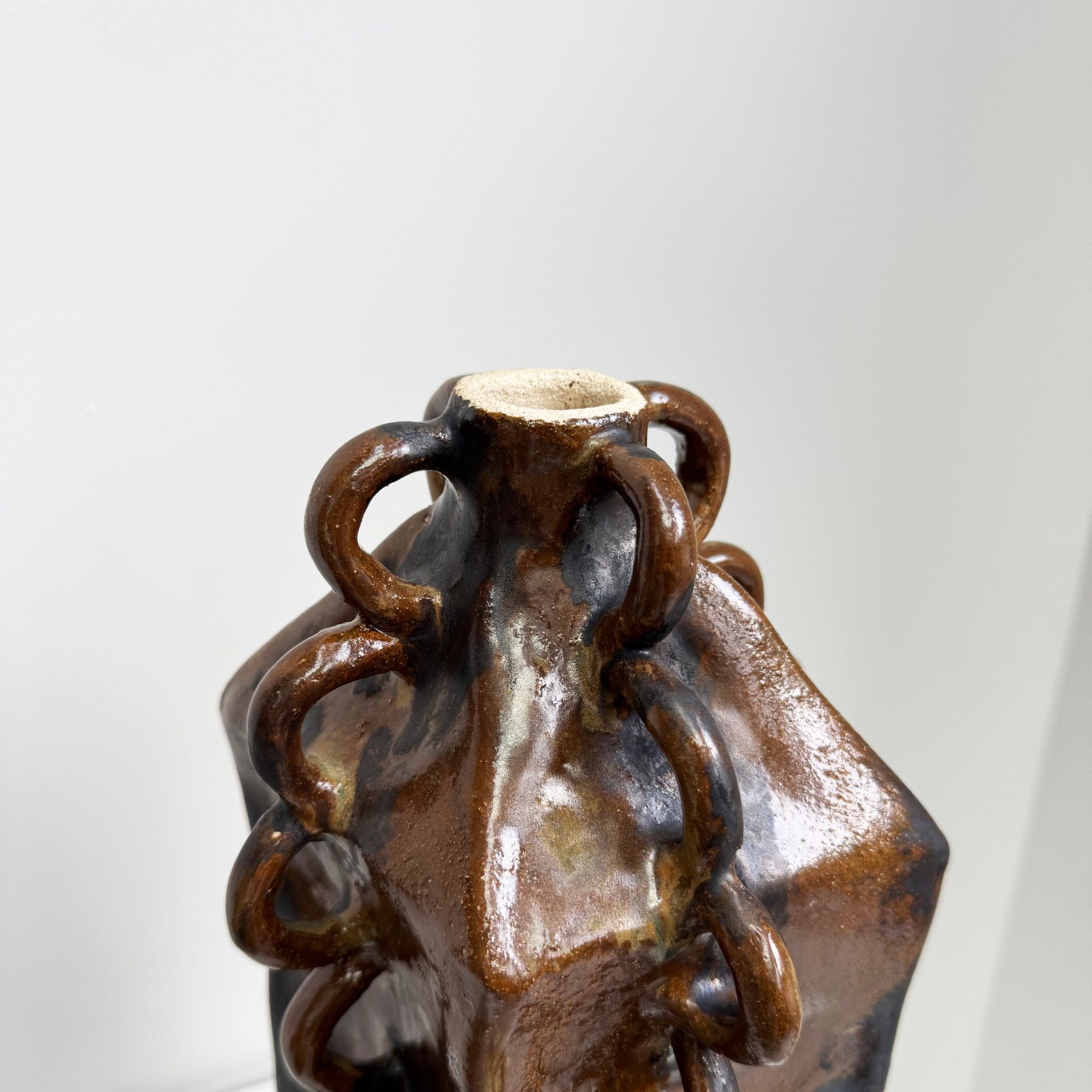 Pascale-Zintzen-bottle-with-handles-top