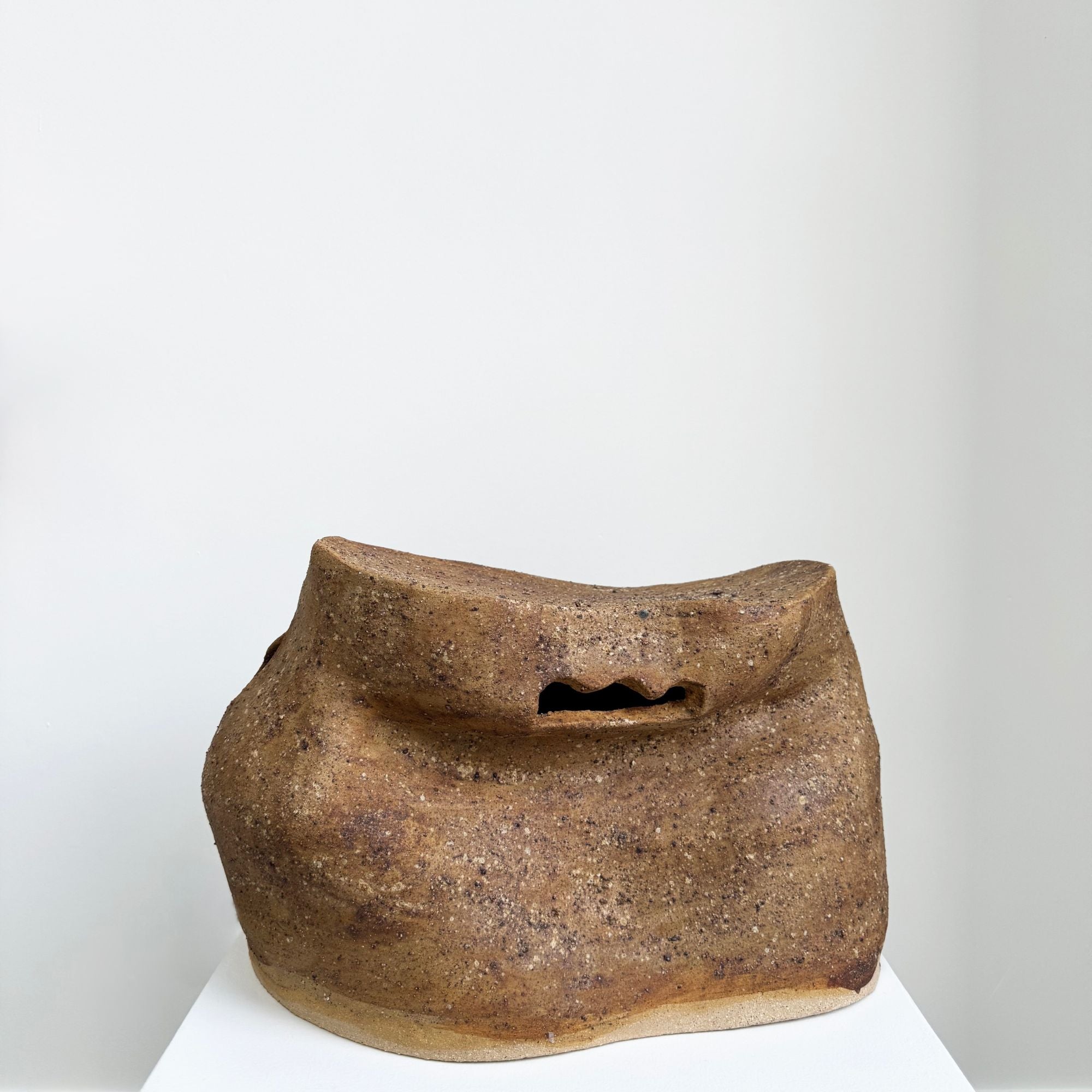 Pascale-Zintzen-side-table-sculpture