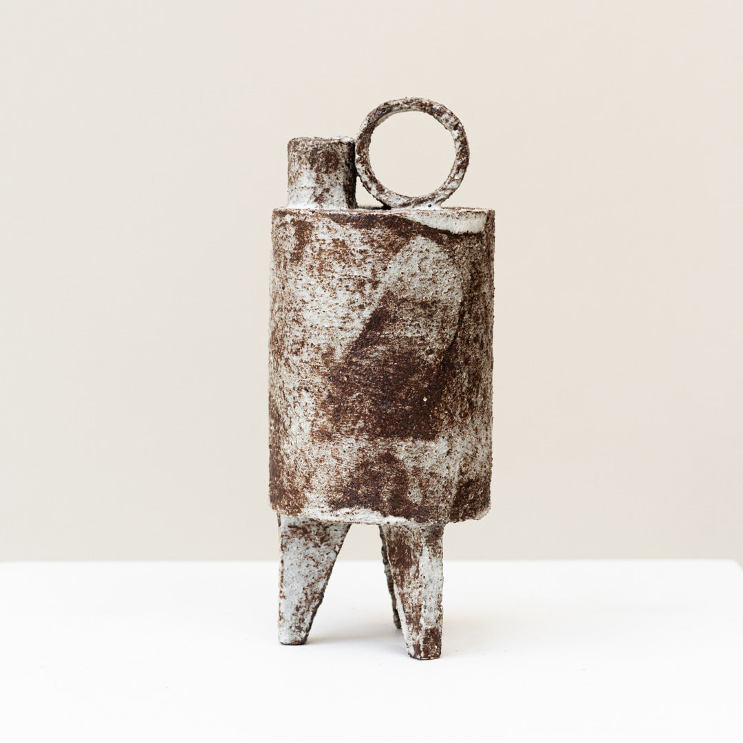 Bouteille Cylindrique engobe acajou N°1, par Catherine Dix