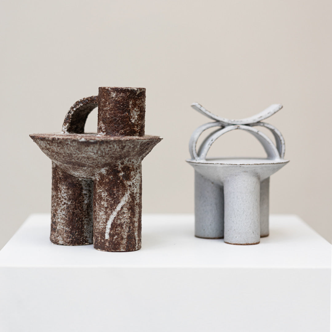 Bouteille bipode BO engobe acajou 246 N°3, par Catherine Dix