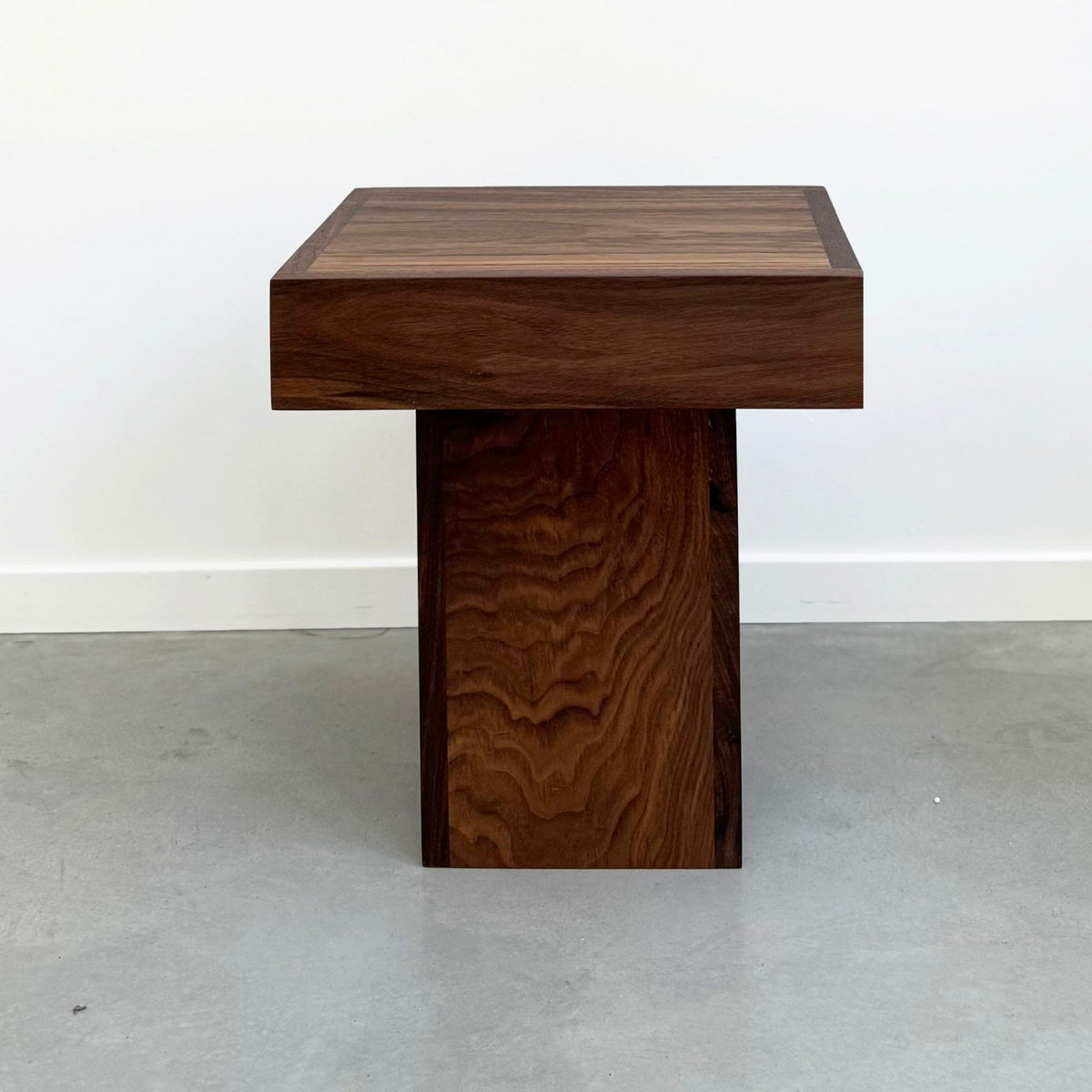 Pedestal II, par Ah Um Design Studio