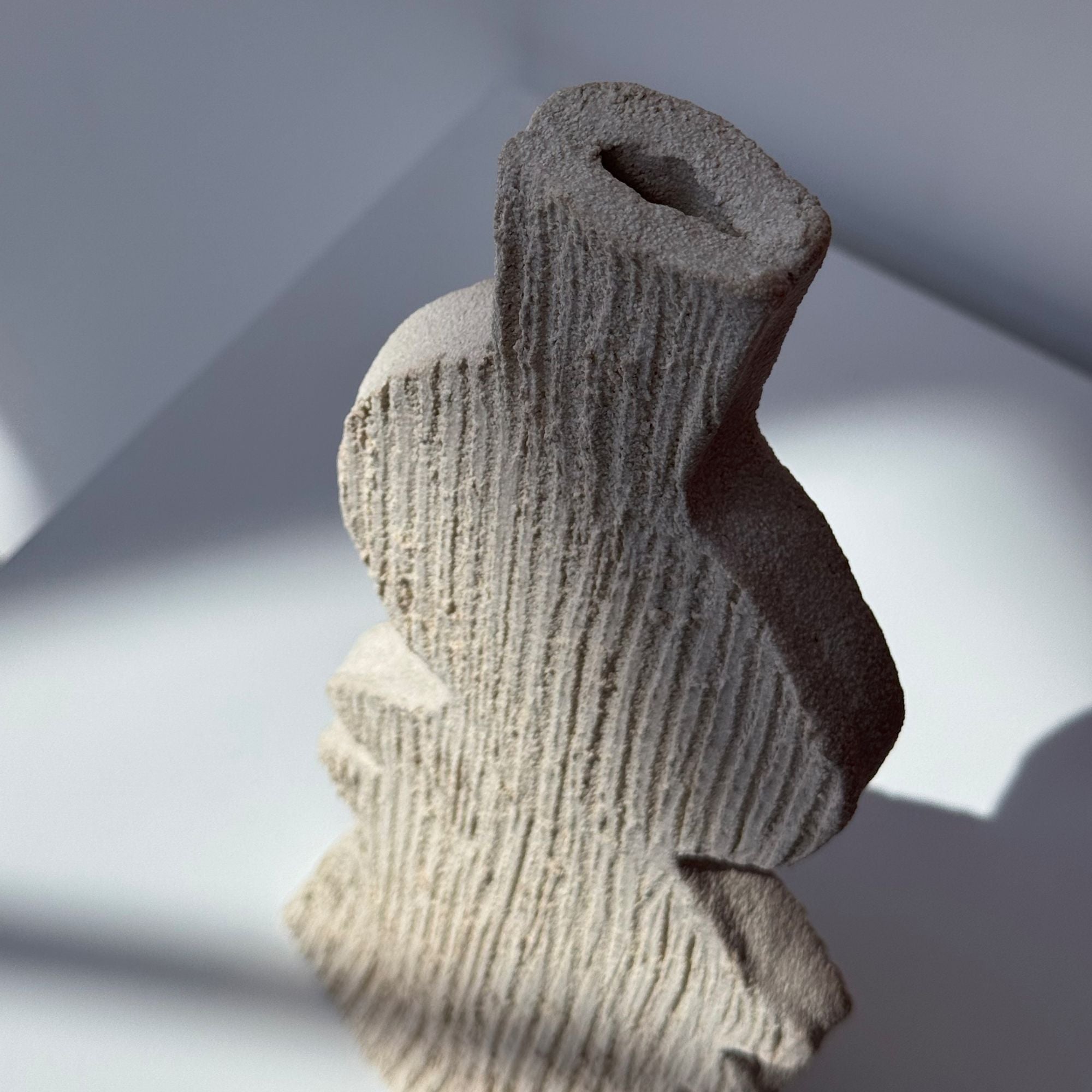 yos 08 white, sculpture par Asterisque