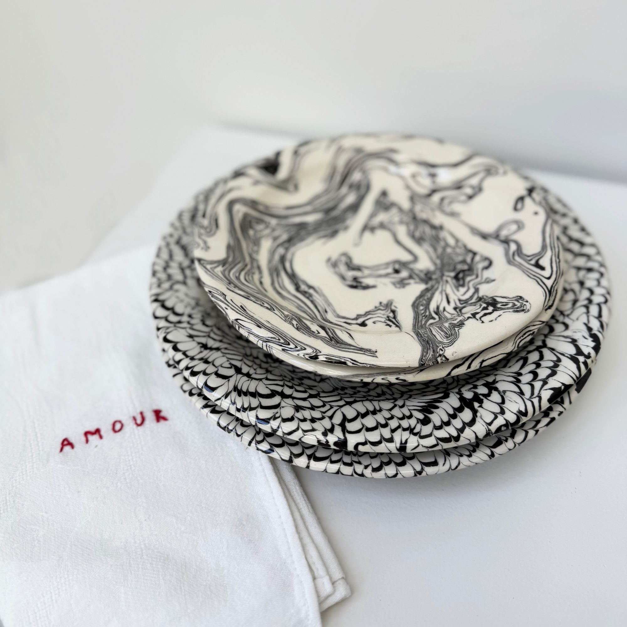 pascale-mestre-assiette-dessert-noire-service