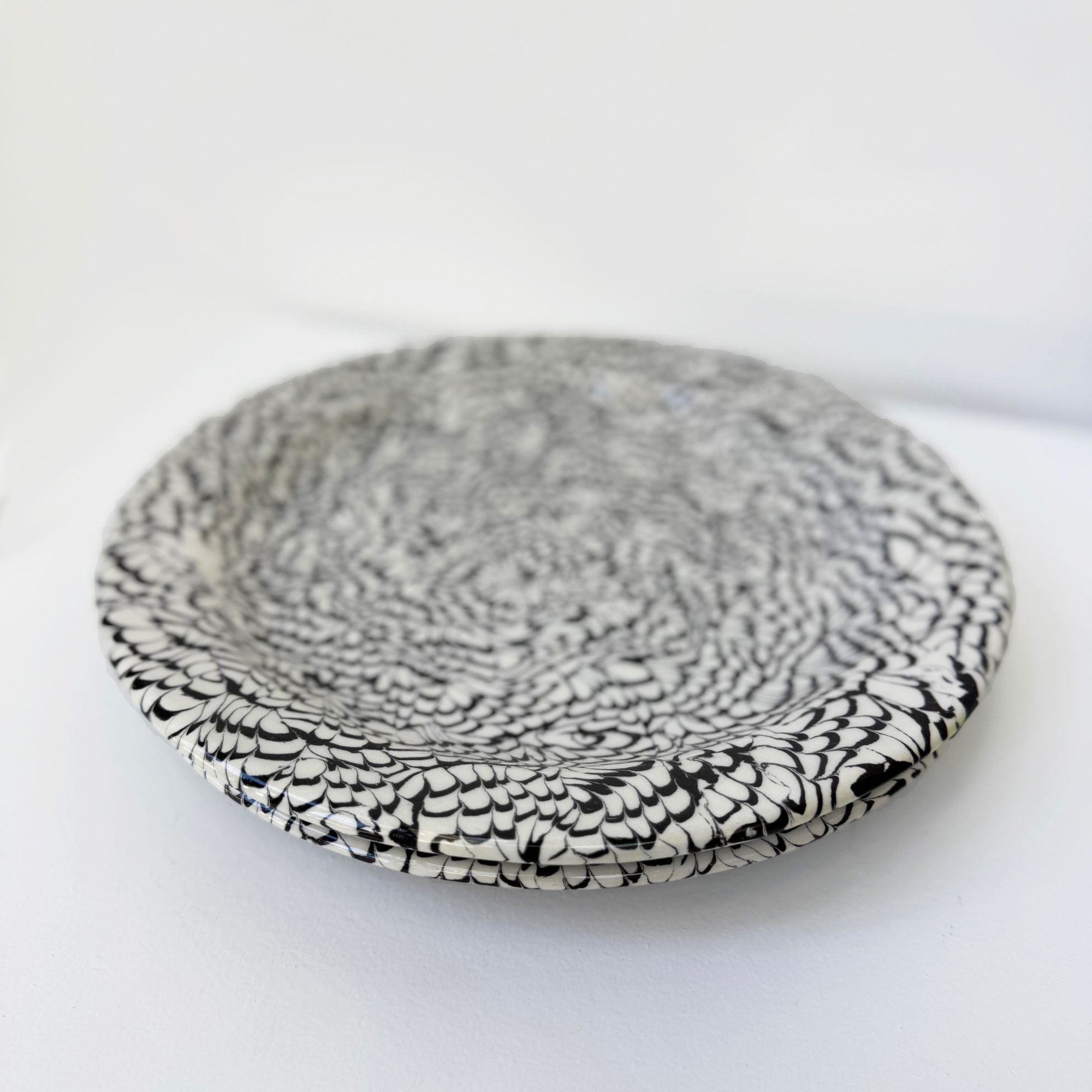 pascale-mestre-assiette-noire-details