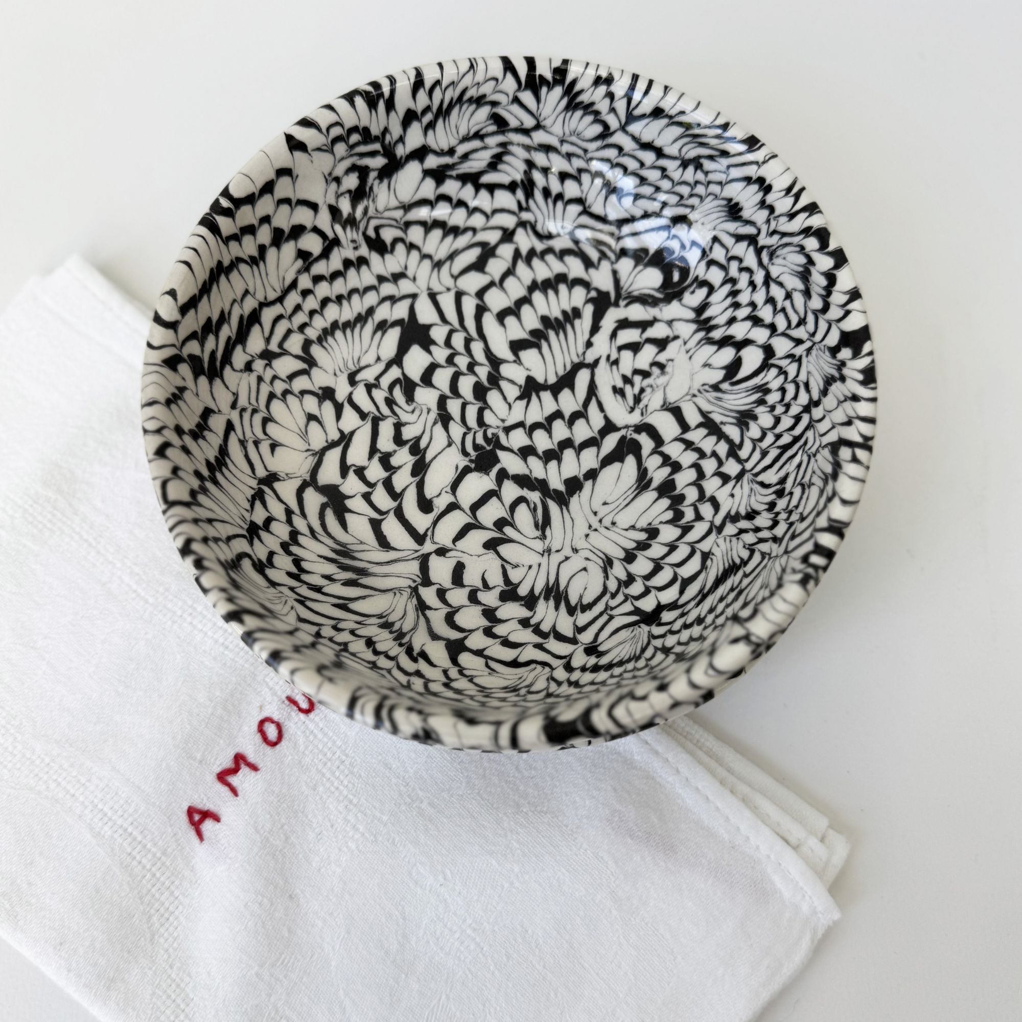 pascale-mestre-bol-noir-motifs
