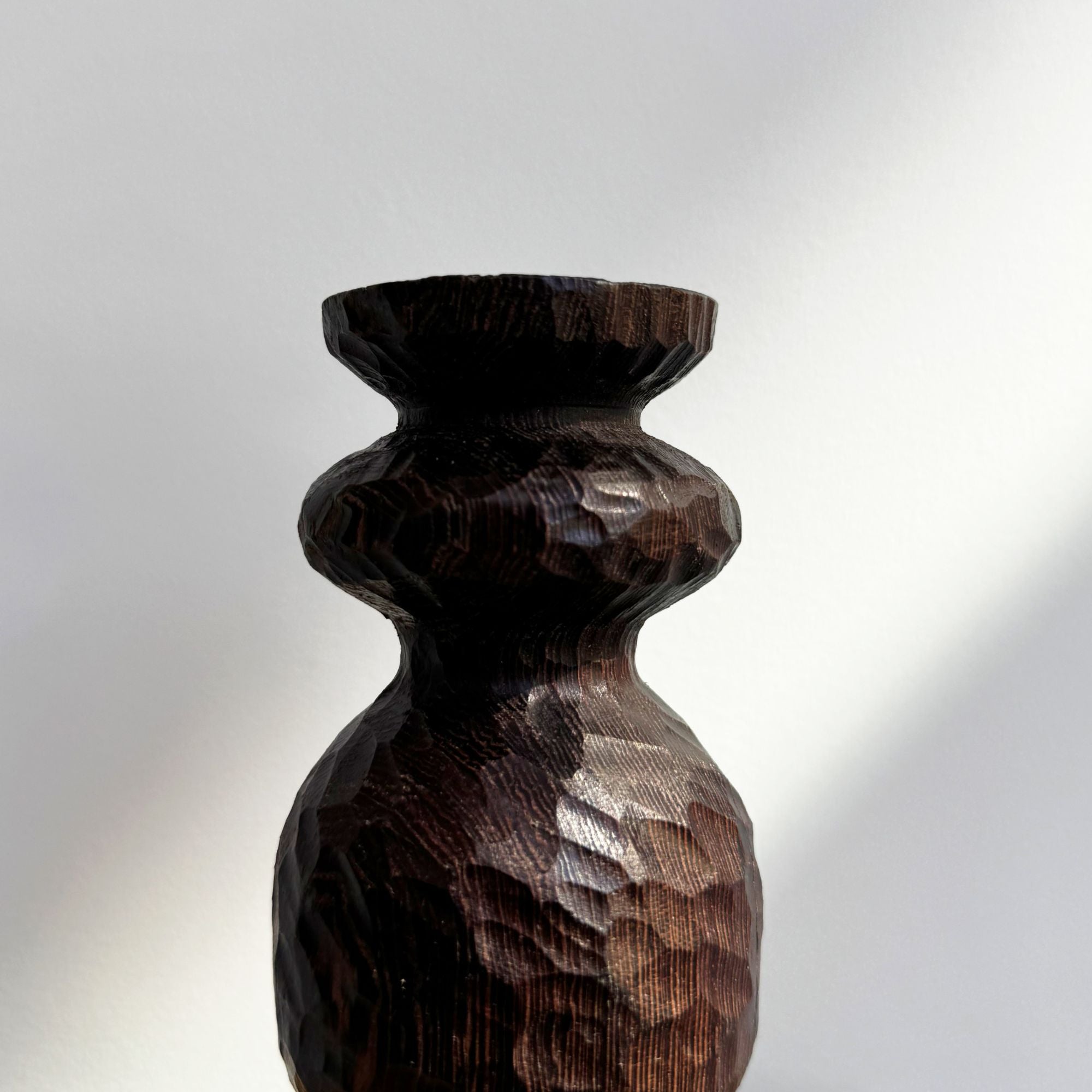 romie-objetti-wengé-top