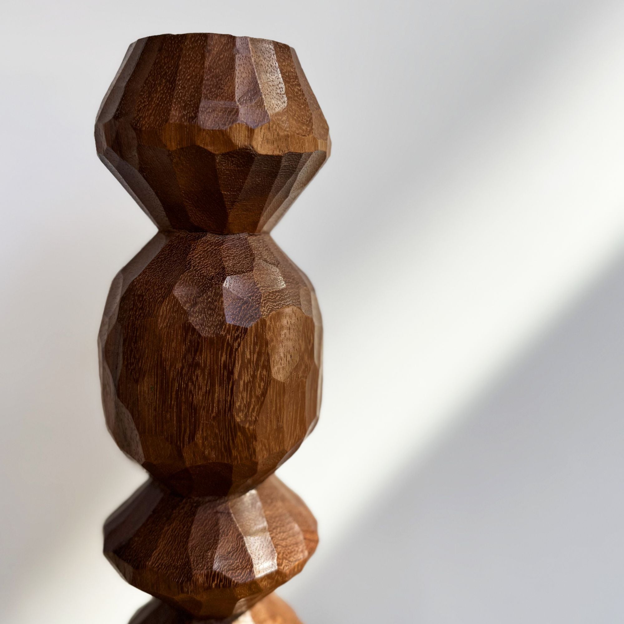 romie-objetti-iroko-zoom