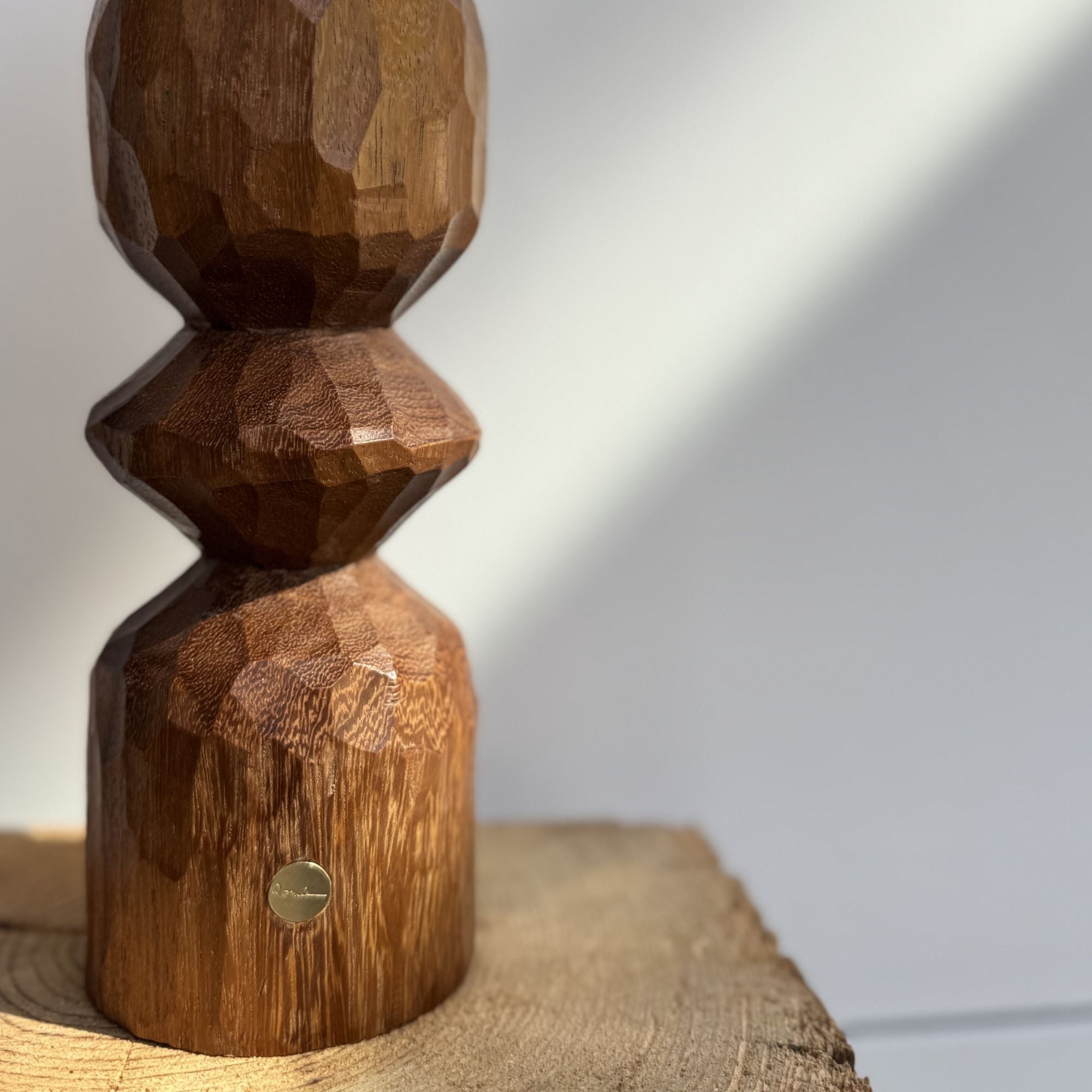 romie-objetti-iroko-focus