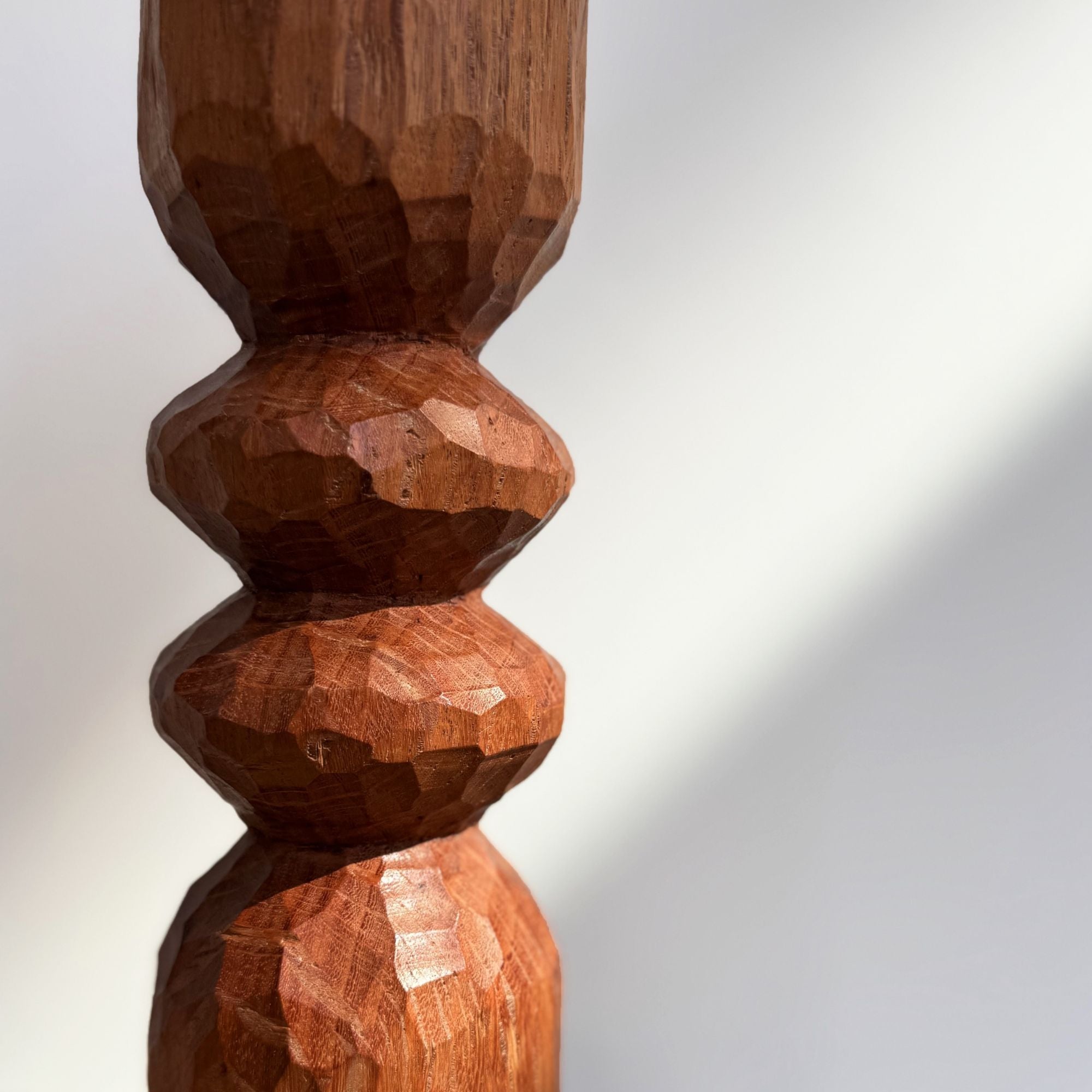 romie-objetti-sheoak-s-facette
