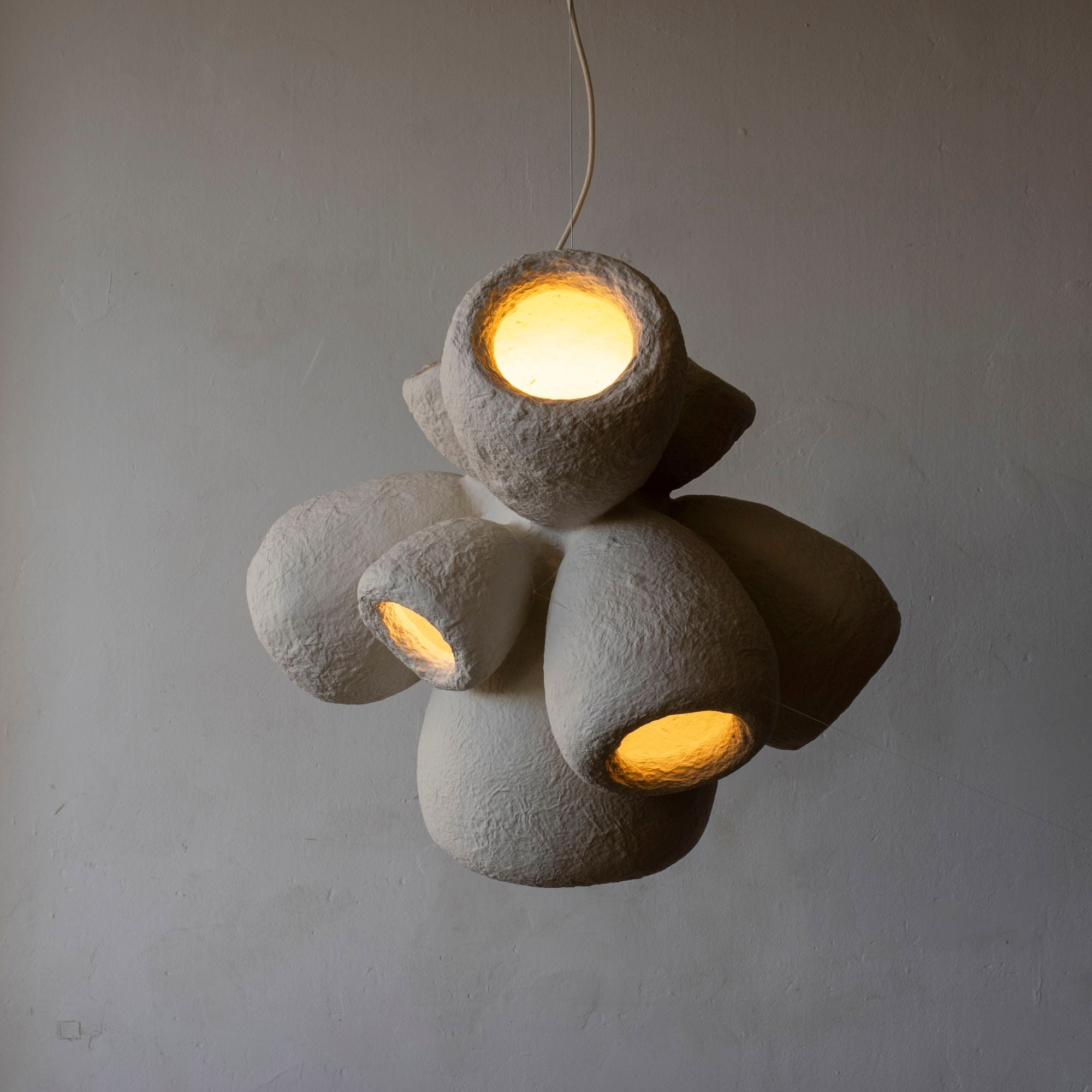 uva-lamp-maria-fiter-ambiance