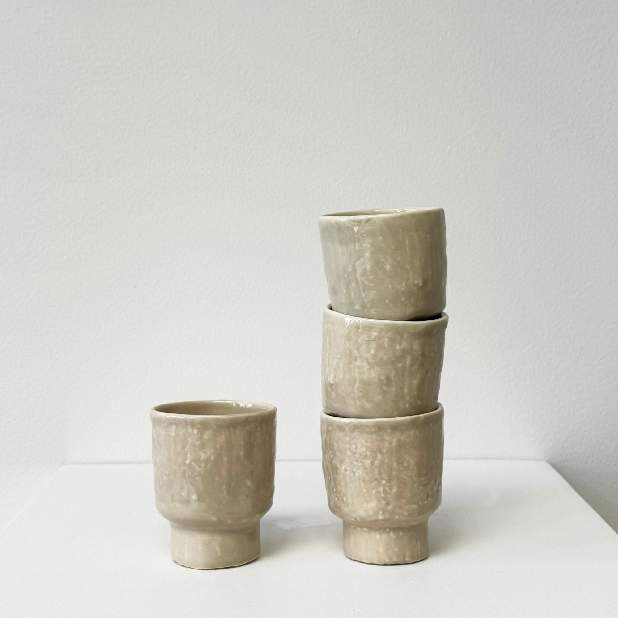 zuzana-hlivarova-tasses-beiges-pile