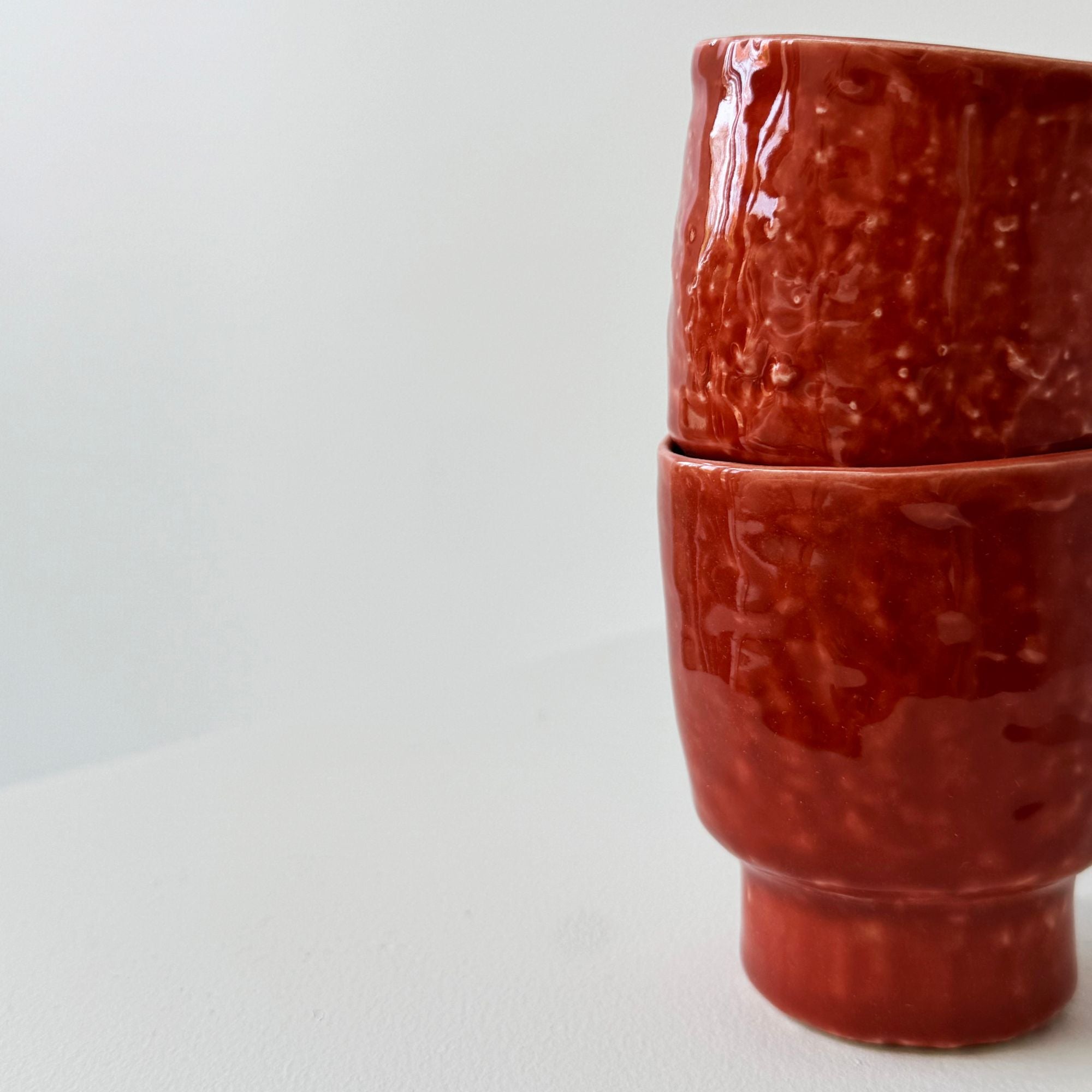 zuzana-hlivarova-tasses-rouges-matière