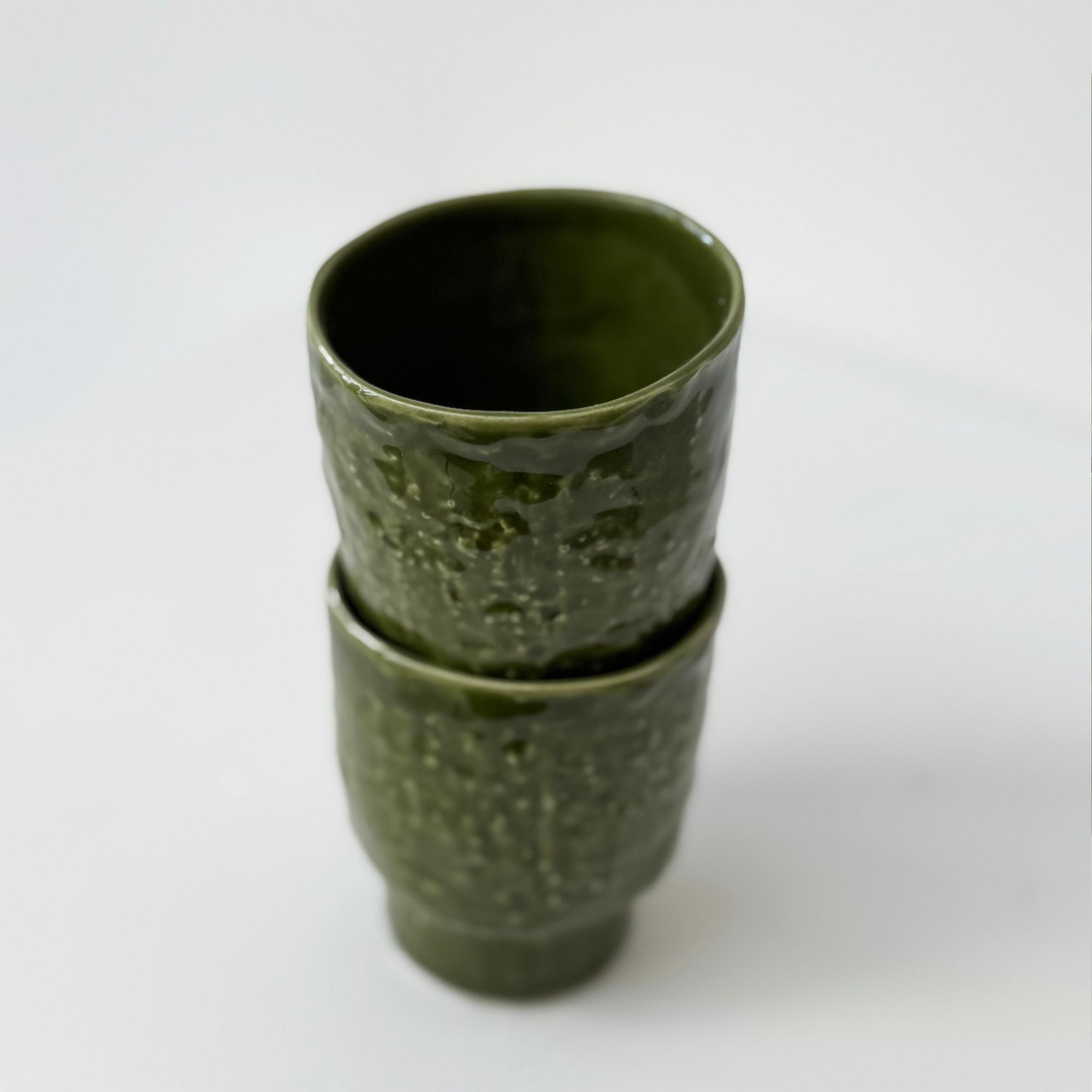 zuzana-hlivarova-tasses-vertes-matière