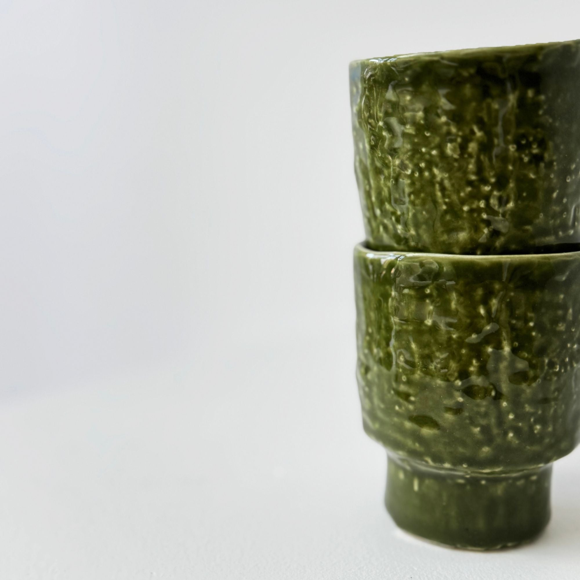 zuzana-hlivarova-tasses-vertes-focus 